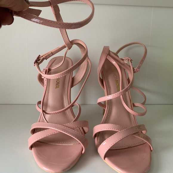 Blush pink strappy sandals - Picture 1 of 4
